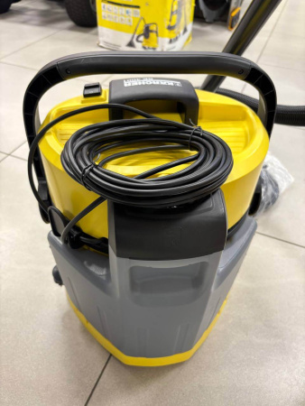 Пылесос Karcher SE 4 (2 шт. в полном комплекте, небольшиие царапины, в 3 шт. остутвуют элементы комплектации ) 1.081-130.1