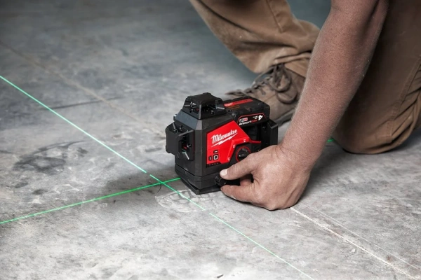 Нивелир лазерный мультилинейный Milwaukee M12 3PL-401C  4933478102