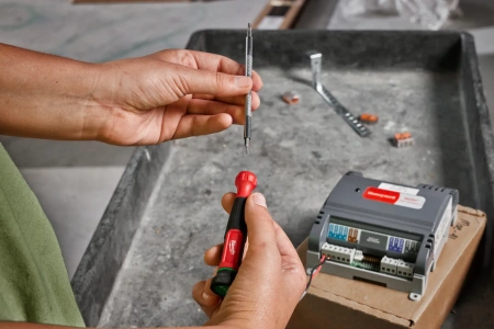 Отвертка Milwaukee прецизионная 27 в 1 4932498176