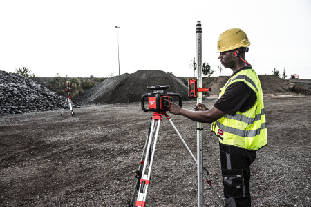 Аккумуляторный ротационный лазерный нивелир Milwaukee M18 RLOH600-201C 4933493191