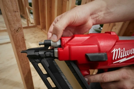 Нейлер с одиночным выстрелом Milwaukee M18 FFNS-502C  4933478302 Степлеры