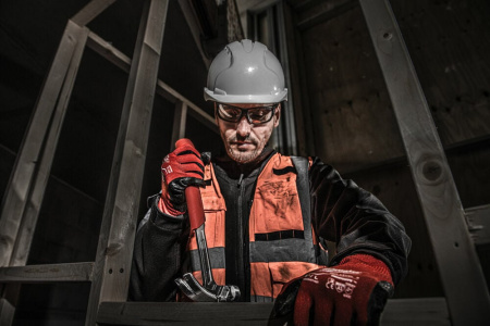 Молоток Milwaukee стальной с прямым гвоздодером 20 унций/570 грамм 4932478654 Молоток Milwaukee стальной с прямым гвоздодером 20 унций/570 грамм 4932478654