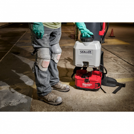 Опрыскиватель Milwaukee с ёмкостью для обработки бетона M18™ SWITCH TANK™  15 л 4933471371
