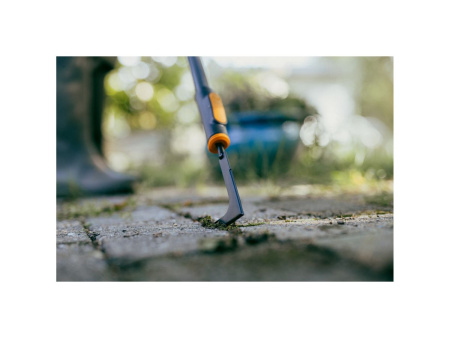 Тяпка для уборки травы с дорожек FISKARS OneClick 1080687