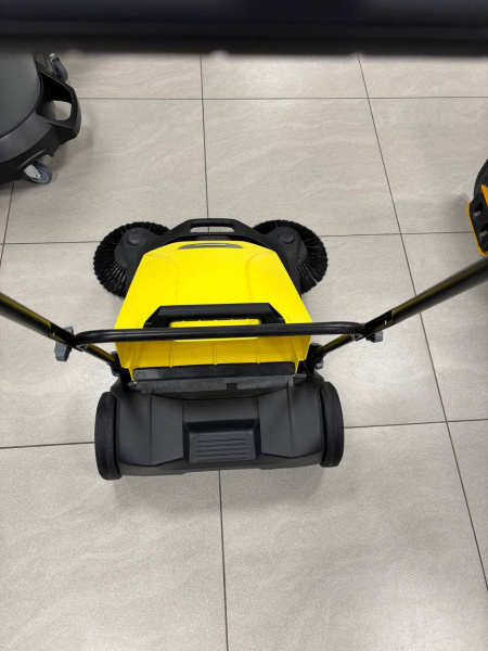 Подметальная машина Karcher S 4 Twin (мелкие потертости на корпусе, помята коробка) 1.766-360.1