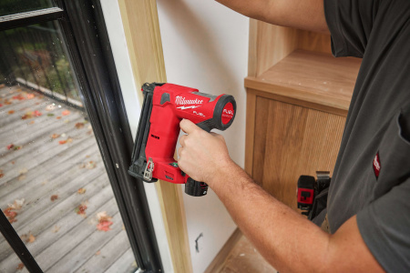 Аккумуляторный нейлер Milwaukee M12 FCN18GS-0X (без АКБ и ЗУ) 4933493354 Степлеры