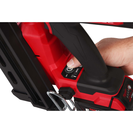 Аккумуляторный нейлер Milwaukee M18 FDN-0X (без АКБ и ЗУ) 4933493600 Степлеры