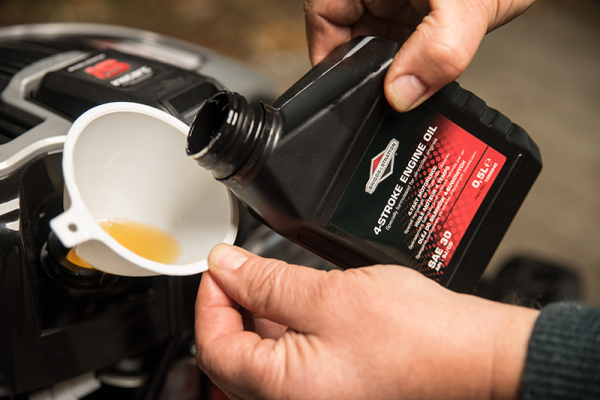 Масло SAE-30 0,6л Briggs&Stratton для 4-х тактных двигателей 100005E