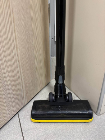 Пылесос Karcher VC 4 Cordless MyHome (б/у, нет кронштейна, ЗУ) 1.198-620.1