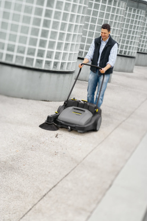 Подметальная машина Karcher KM 70/30 C Bp Pack 1.517-214.0