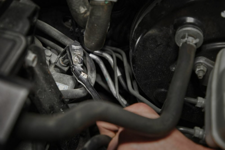 Трещотка шарнирная Milwaukee удлиненная со шпинделем 1/4" - 229 мм 4932479649