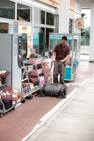 Подметальная машина Karcher KM 70/15 C 2SB с двумя боковыми щетками 1.517-154.0