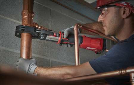 Аккумуляторный инструмент для обжима труб Milwaukee M18 ONEBLHPT-302C Geberit Mapress Set 4933480904 Аккумуляторный инструмент для обжима труб Milwaukee M18 ONEBLHPT-302C Geberit Mapress Set 4933480904