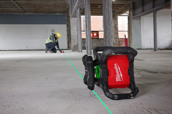 Аккумуляторный ротационный лазерный нивелир Milwaukee M18 RLOHVG300-501C 4933493194