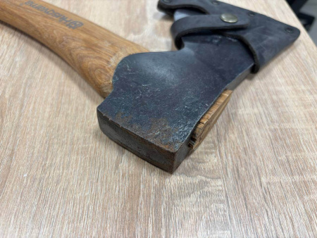Топор Husqvarna плотницкий (коррозия на топорище) 576 92 65-01.Y