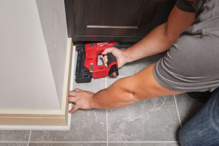 Аккумуляторный нейлер Milwaukee M12 FCN18GS-0X (без АКБ и ЗУ) 4933493354 Степлеры