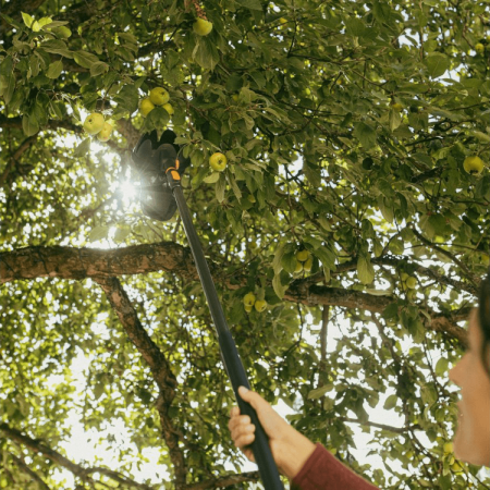Черенок алюминиевый телескопический М 119-174см OneClick FISKARS 1080671
