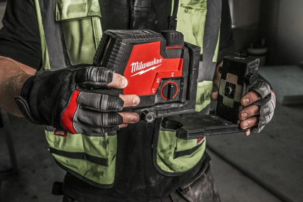 Нивелир лазерный Milwaukee L4 CLL-301C  4933478098 Нивелир лазерный Milwaukee L4 CLL-301C  4933478098