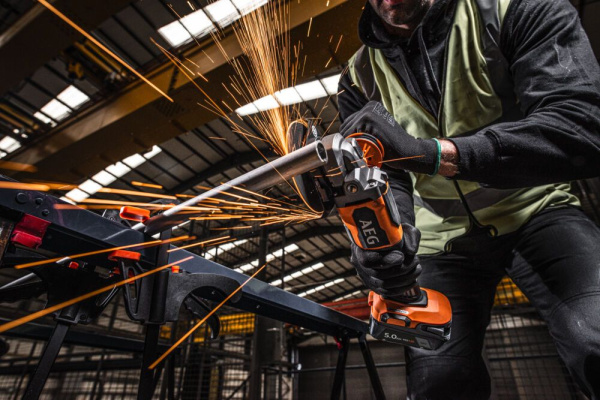 Углошлифмашина аккумуляторная AEG BEWS 18-125BLPX2-0 (без АКБ и ЗУ) 4935480857