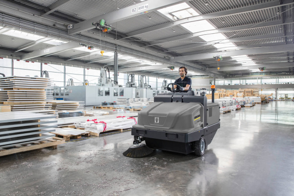 Подметальная машина Karcher KM 120/250 R Bp Pack Classic 1.186-003.0