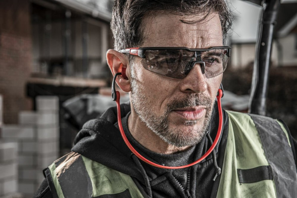 Очки с защитой от царапин и запотевания серые Milwaukee 4932478907