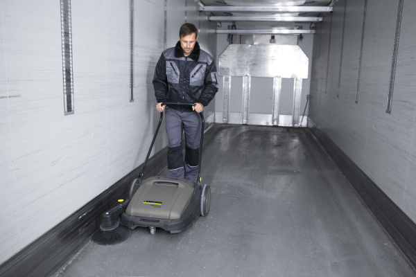 Подметальная машина Karcher KM 70/20 C