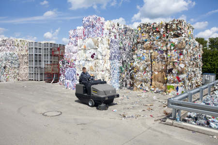 Подметальная машина Karcher KM 130/300 R LPG 1.186-146.0