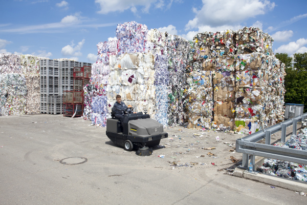 Подметальная машина Karcher KM 130/300 R LPG 1.186-146.0