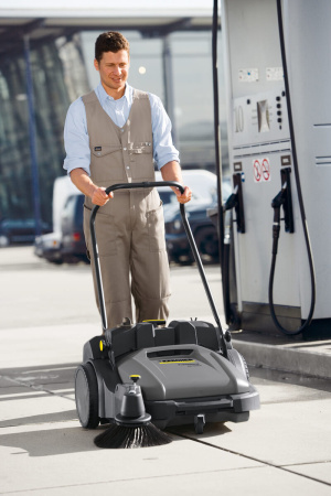 Подметальная машина Karcher KM 70/30 C Bp Pack 1.517-214.0